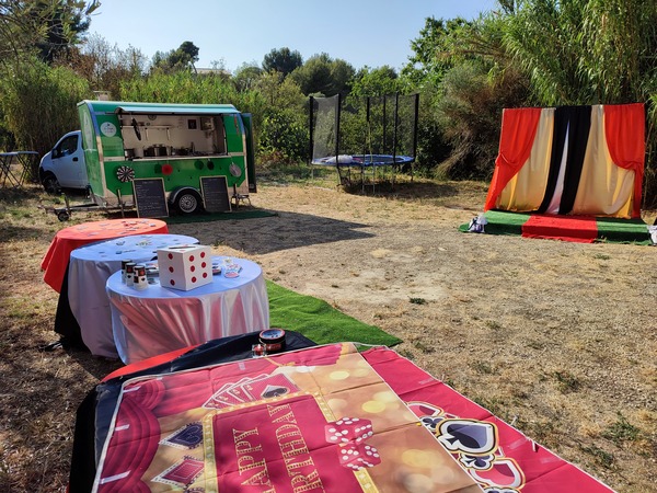 Crêperie ambulante dans le jardin d'une famille pour un anniversaire à Marseille