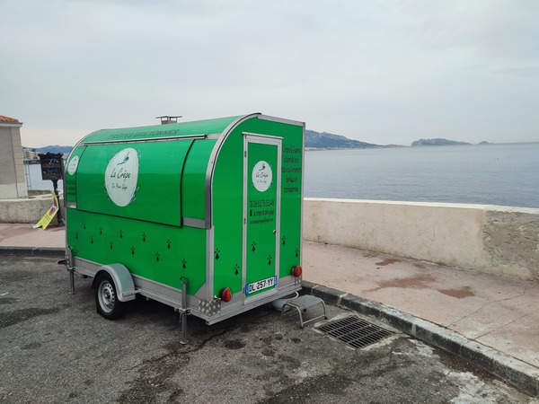 Crêperie ambulante le matin sur la corniche marseillaise