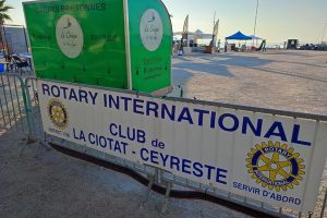Crêperie ambulante bretonne dans une soirée du Rotary Club à la Ciotat