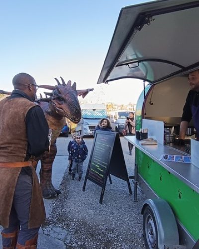 Crêperie bretonne ambulante et le dragon à Aubagne