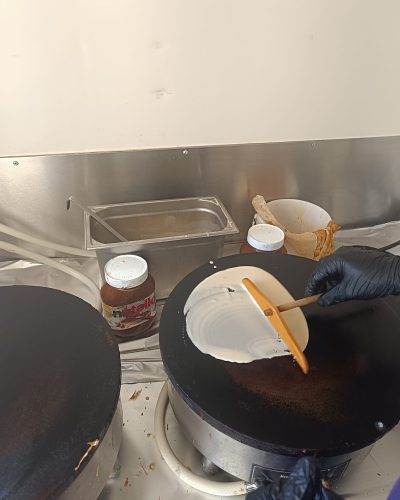 L'art de tourner une crêpe selon la tradition bretonne